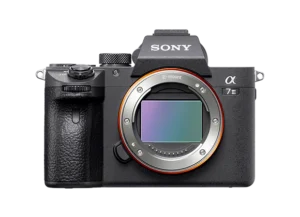 Appareil Hybride Full Frame Sony A7III nu vue de face à la location