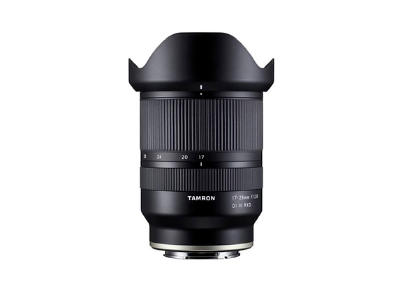 Zoom Tamron 17-28mm F2.8 Di III E avec pare-soleil à la location
