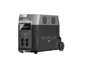 Vue en perspective de l'EcoFlow DELTA Pro 3600W, illustrant l'interface utilisateur avec l'écran et les ports de sortie, et offrant une vue sur la robustesse et le design fonctionnel de l'unité