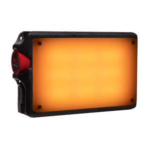 Le DMG Dash, un projecteur LED compact et polyvalent, offrant une lumière RGBWW précise avec 130 filtres Rosco, des FX intégrés et un contrôle sans fil via myMIX et CRMX.